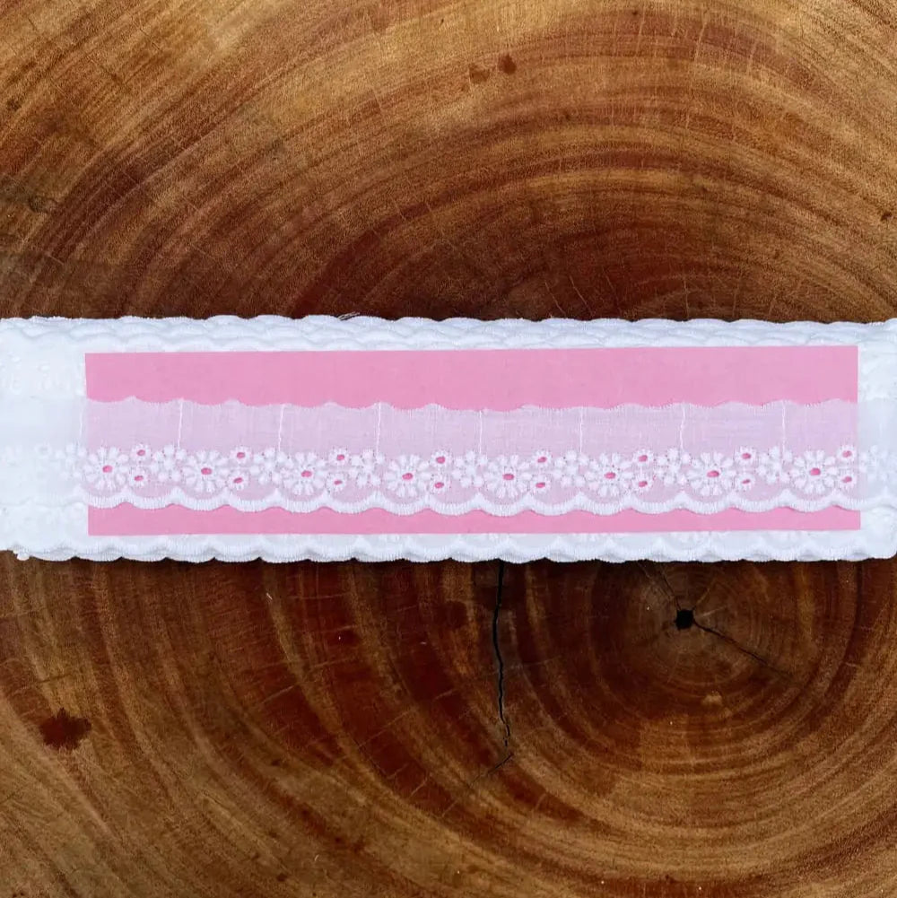 Bordado Inglês 100% algodão Branco - Largura: 3 centímetros - 13,7 Metros