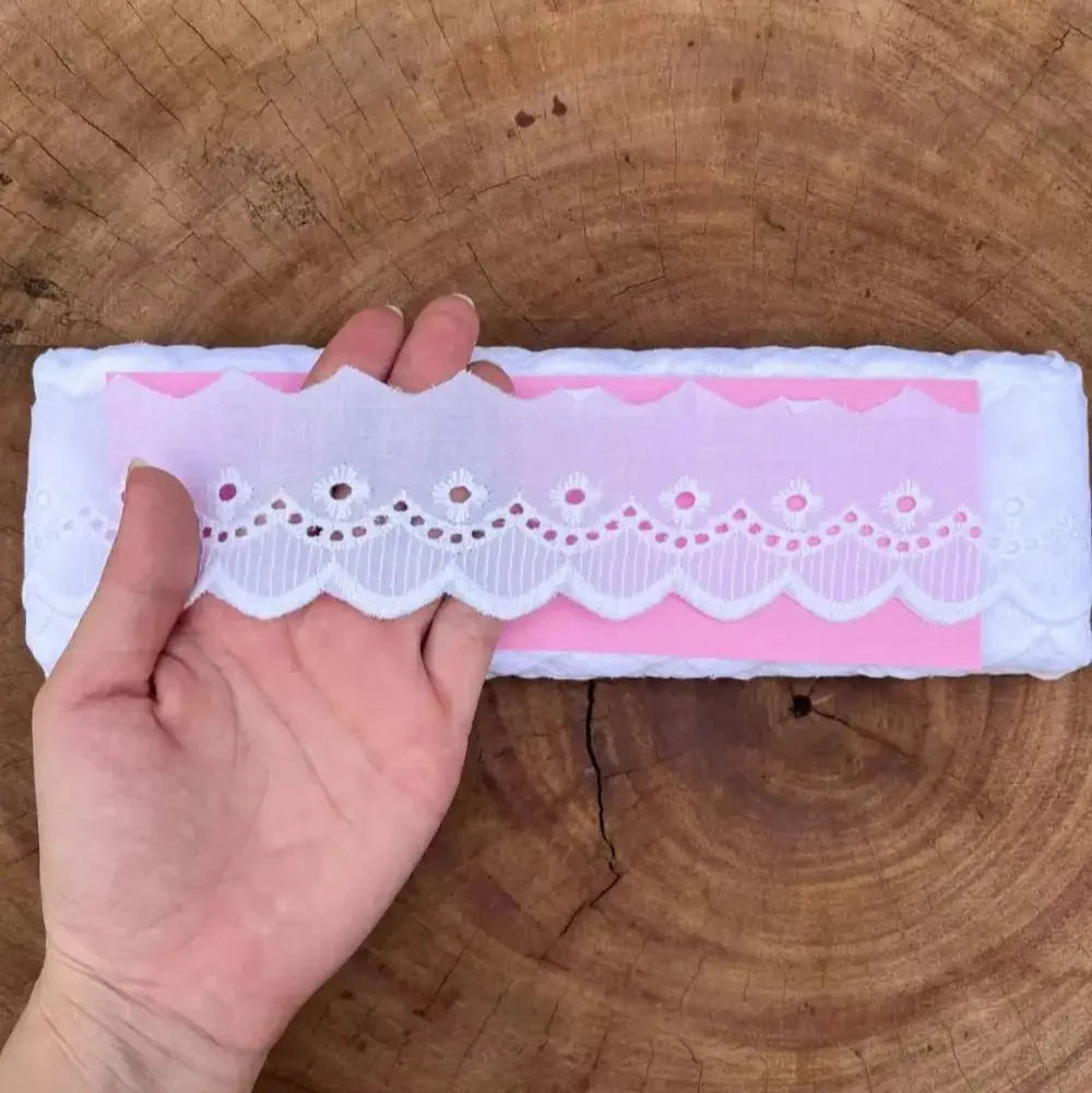 Bordado Inglês 100% algodão Branco - Largura: 6 centímetros - 13,7 Metros