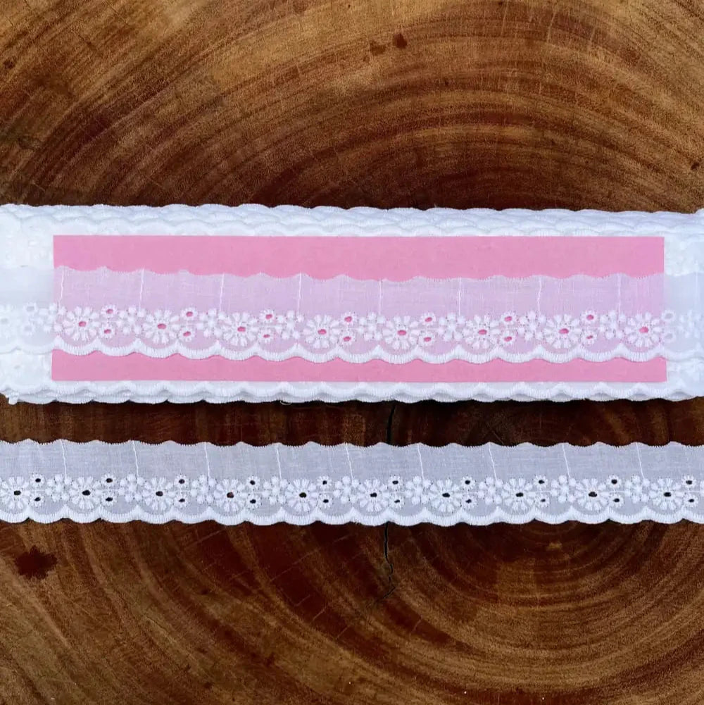 Bordado Inglês 100% algodão Branco - Largura: 3 centímetros - 13,7 Metros