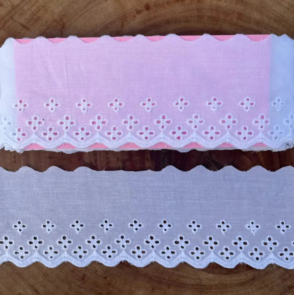 Bordado Inglês 100% algodão Branco - Largura: 8,5 centímetros - 13,7 Metros