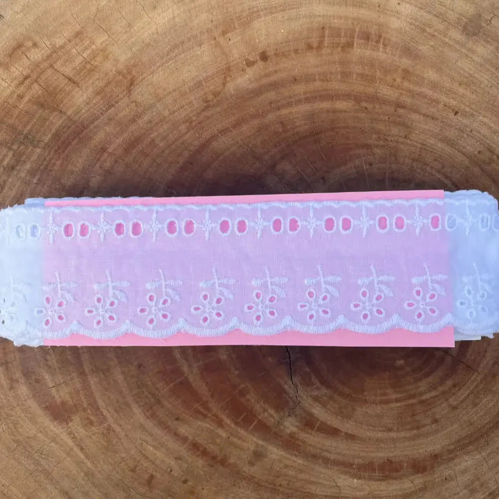 Passa fita de bordado Inglês 100% algodão Branco - Largura: 6,8 centímetros - 13,7 Metros