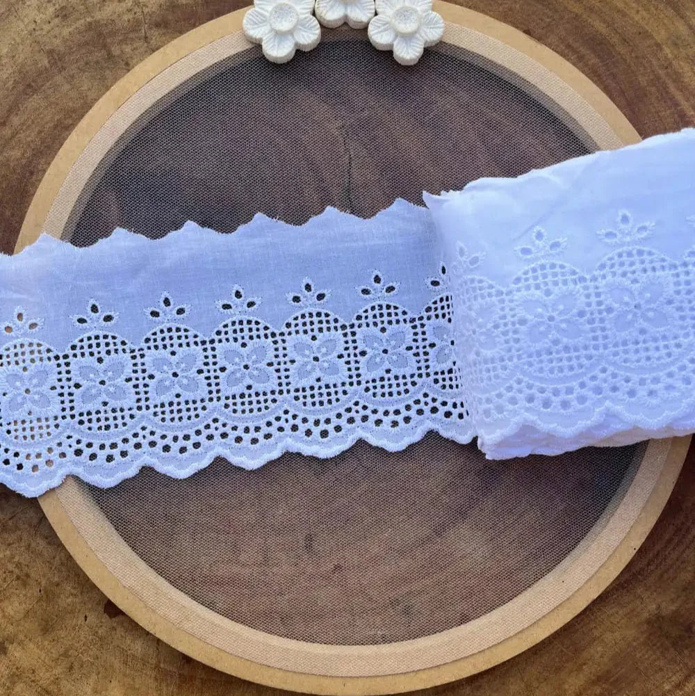 Bordado Inglês 100% algodão Branco - Largura: 9 centímetros - 13,7 Metros