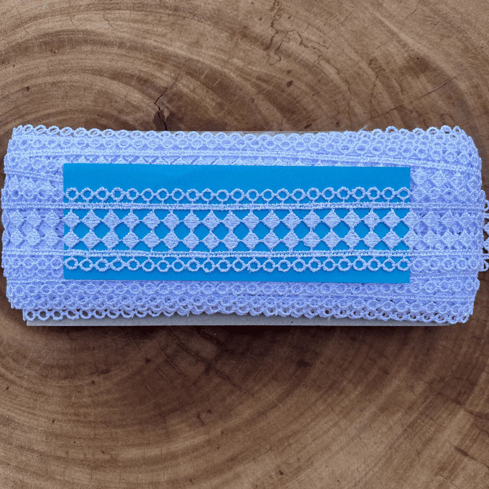 Entremeio de renda guipir 100% poliéster branca - Largura: 3,5 centímetros - 13,7 Metros