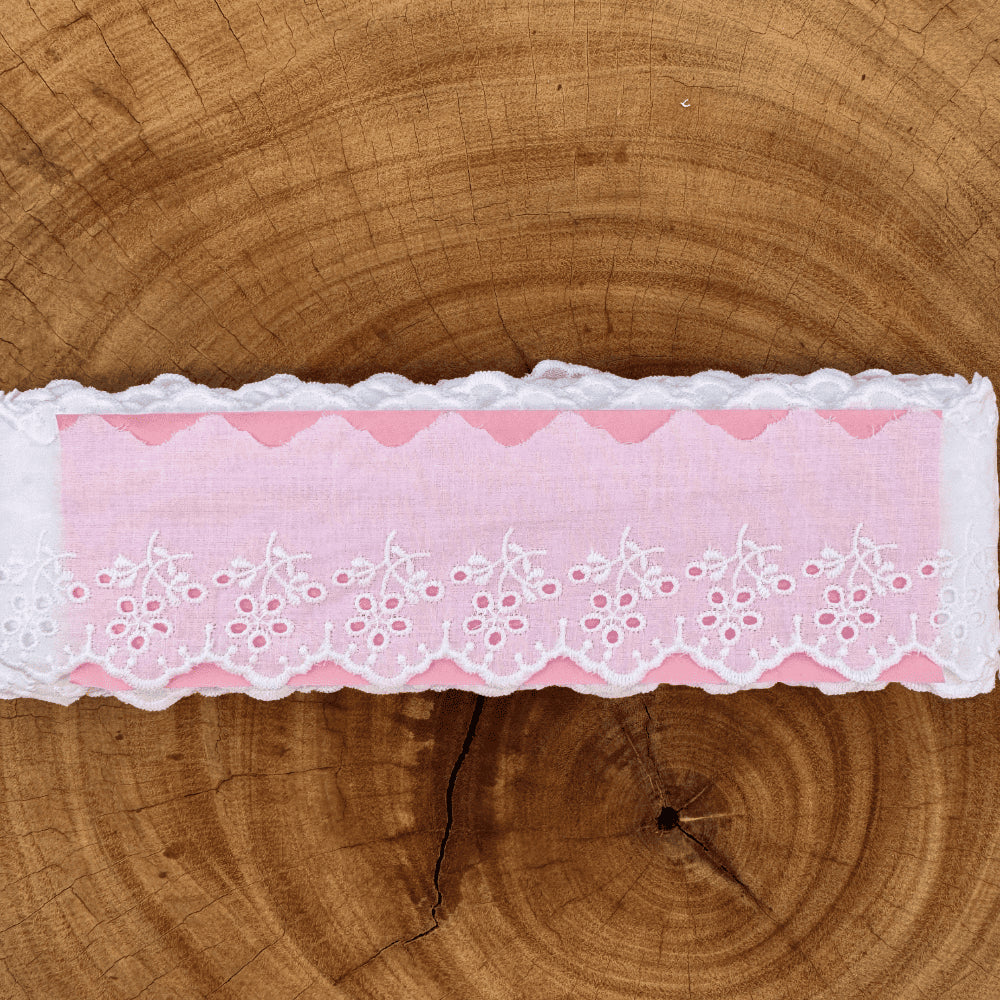 Bordado Inglês 100% algodão Branco - Largura: 5,5 centímetros - 13,7 Metros