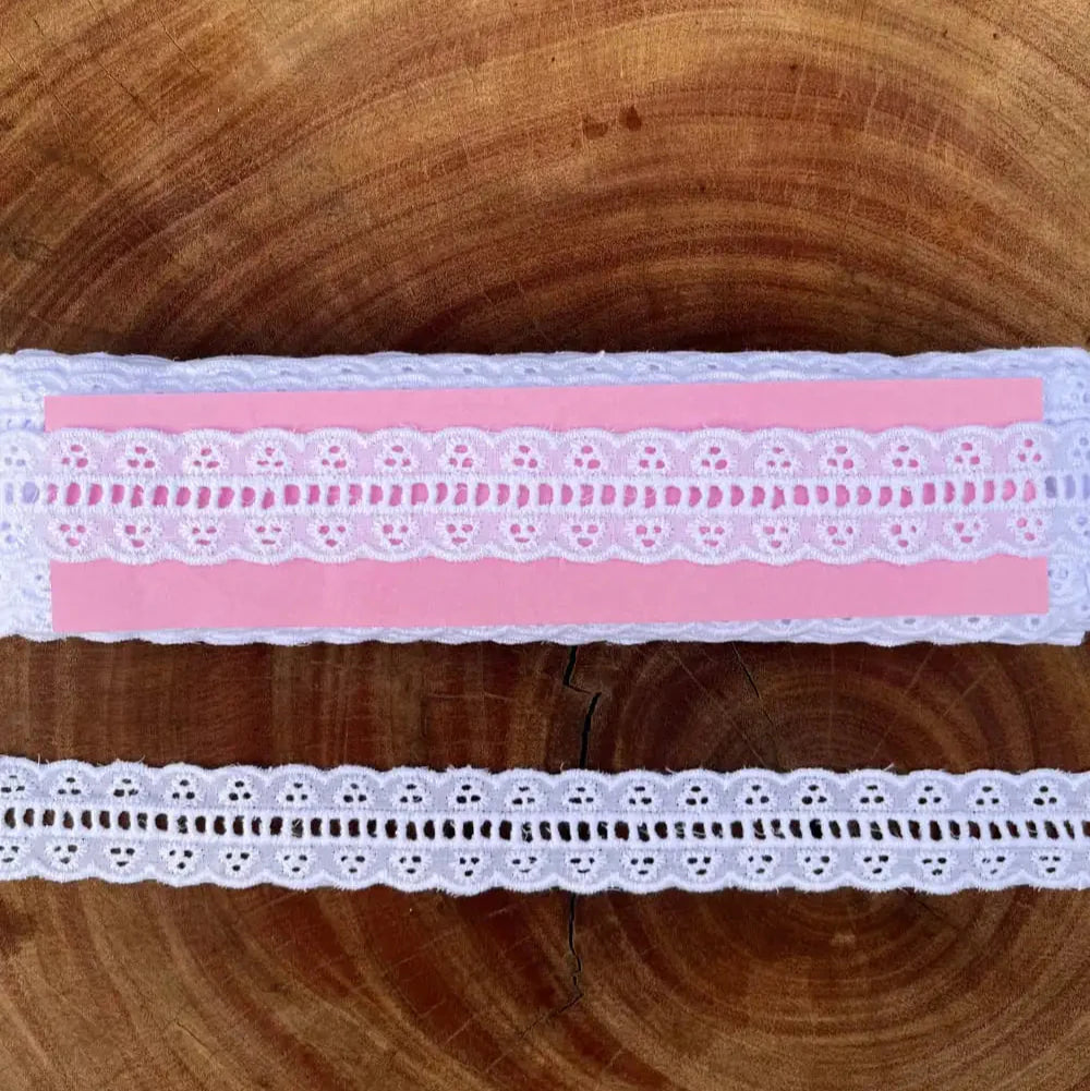 Entremeio de Bordado Inglês 100% algodão Branco - Largura: 3 centímetros - 13,7 Metros