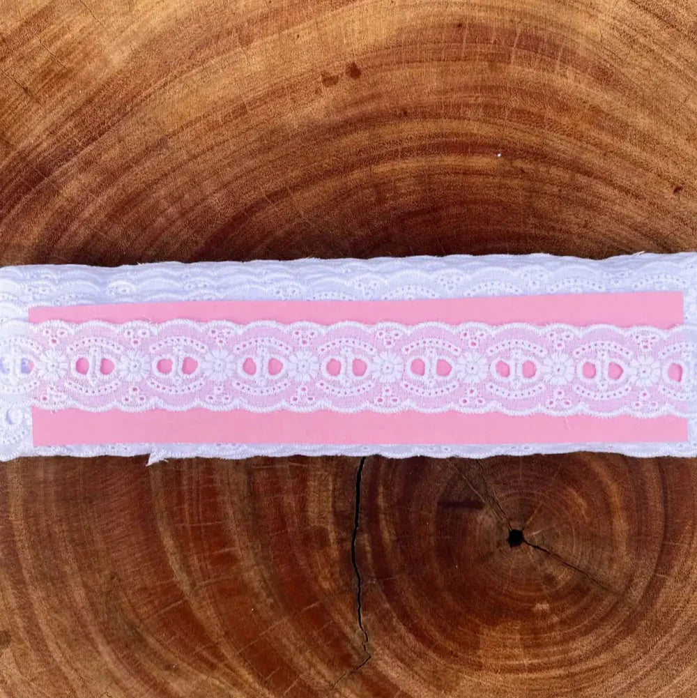 Passa Fita de Bordado Inglês 100% algodão Branco - Largura: 3 centímetros - 13,7 Metros