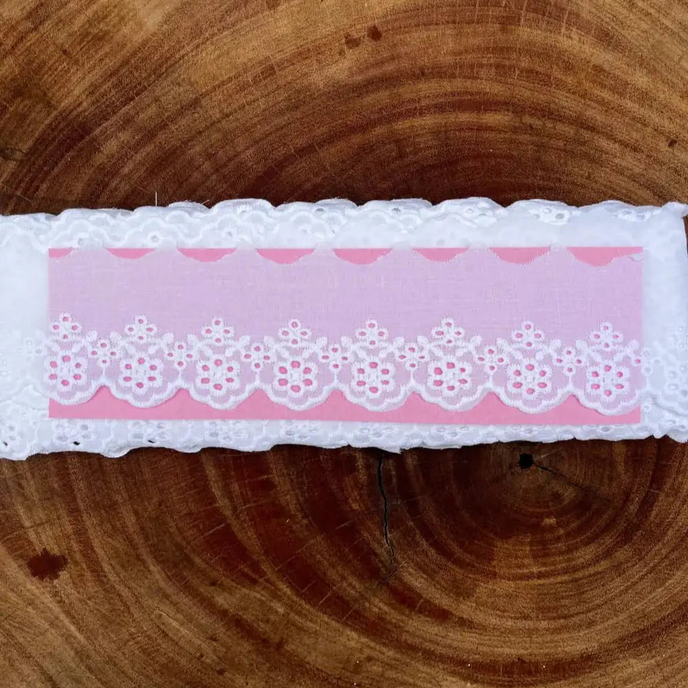 Bordado Inglês 100% algodão Branco - Largura: 5,4 centímetros - 13,7 Metros