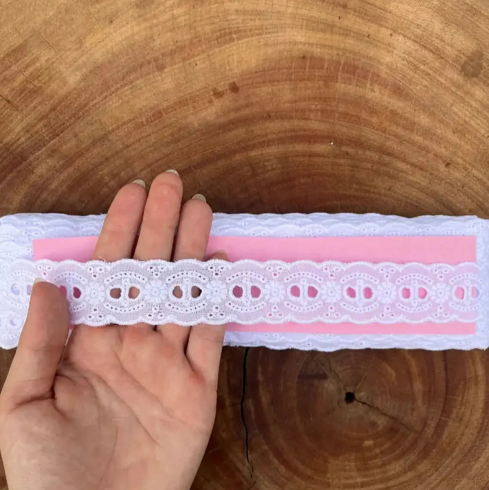 Passa Fita de Bordado Inglês 100% algodão Branco - Largura: 3 centímetros - 13,7 Metros