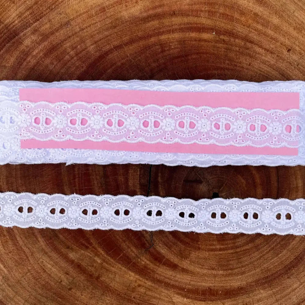 Passa Fita de Bordado Inglês 100% algodão Branco - Largura: 3 centímetros - 13,7 Metros