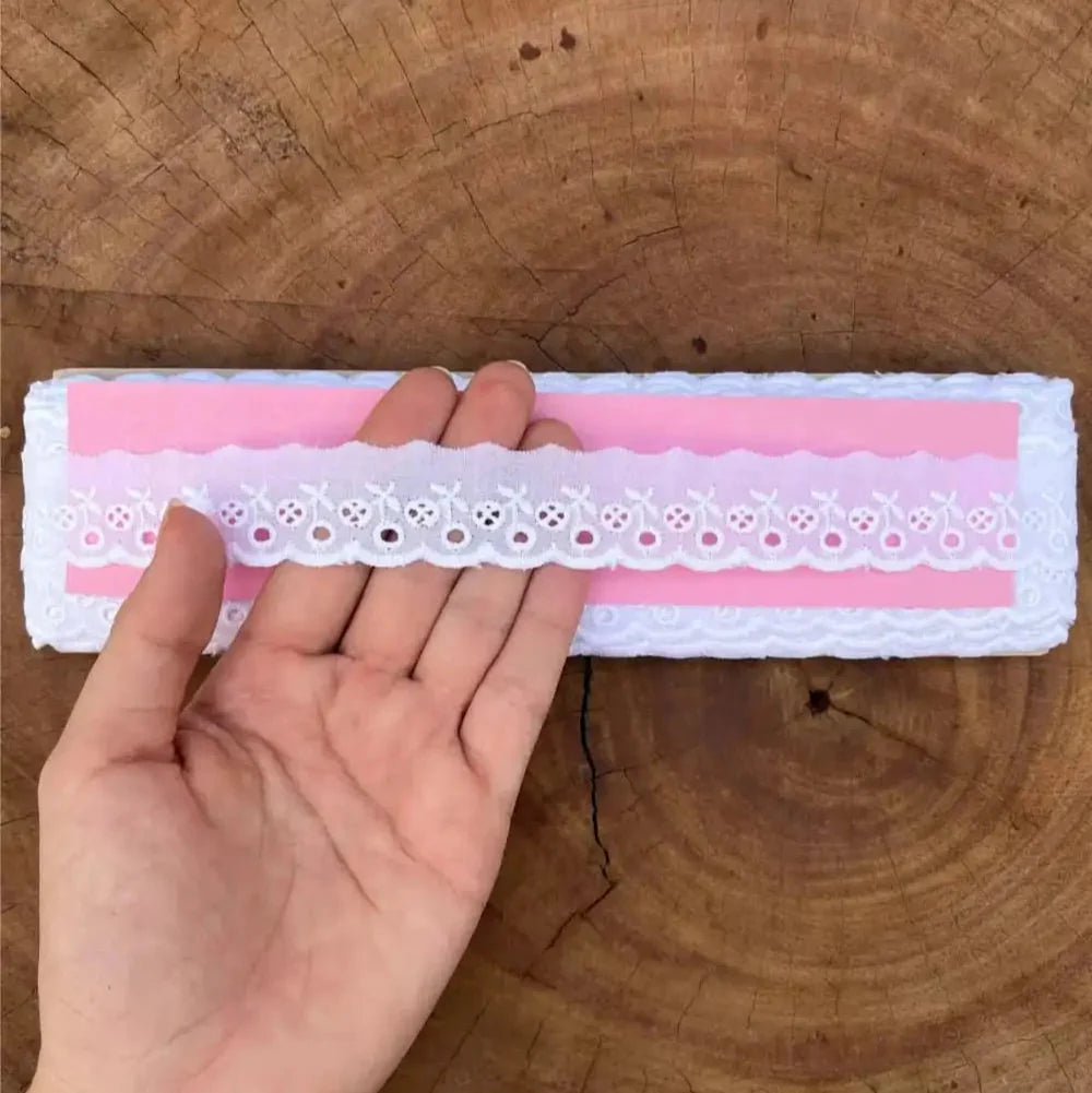 Bordado Inglês 100% algodão Branco - Largura: 2,5 centímetros - 13,7 Metros