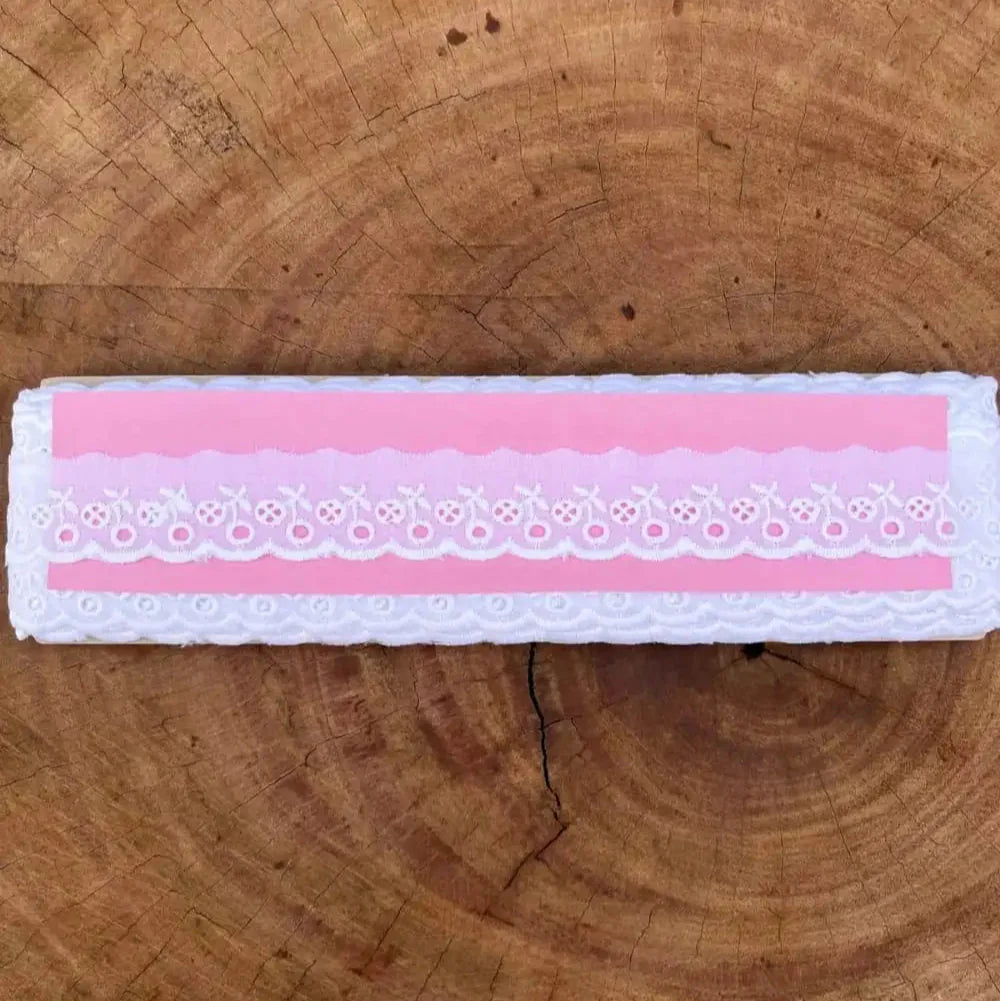 Bordado Inglês 100% algodão Branco - Largura: 2,5 centímetros - 13,7 Metros