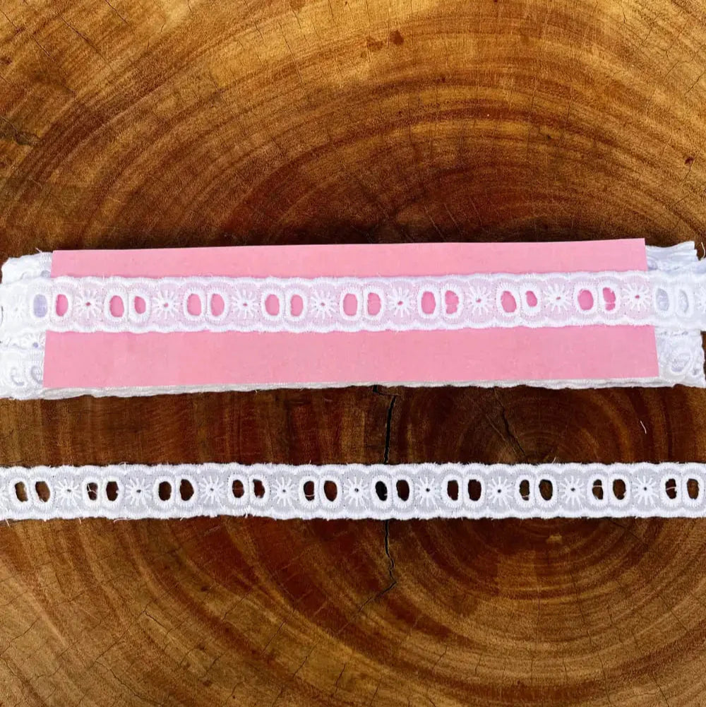 Passa Fita de Bordado Inglês 100% algodão Branco - Largura: 2 centímetros - 13,7 Metros