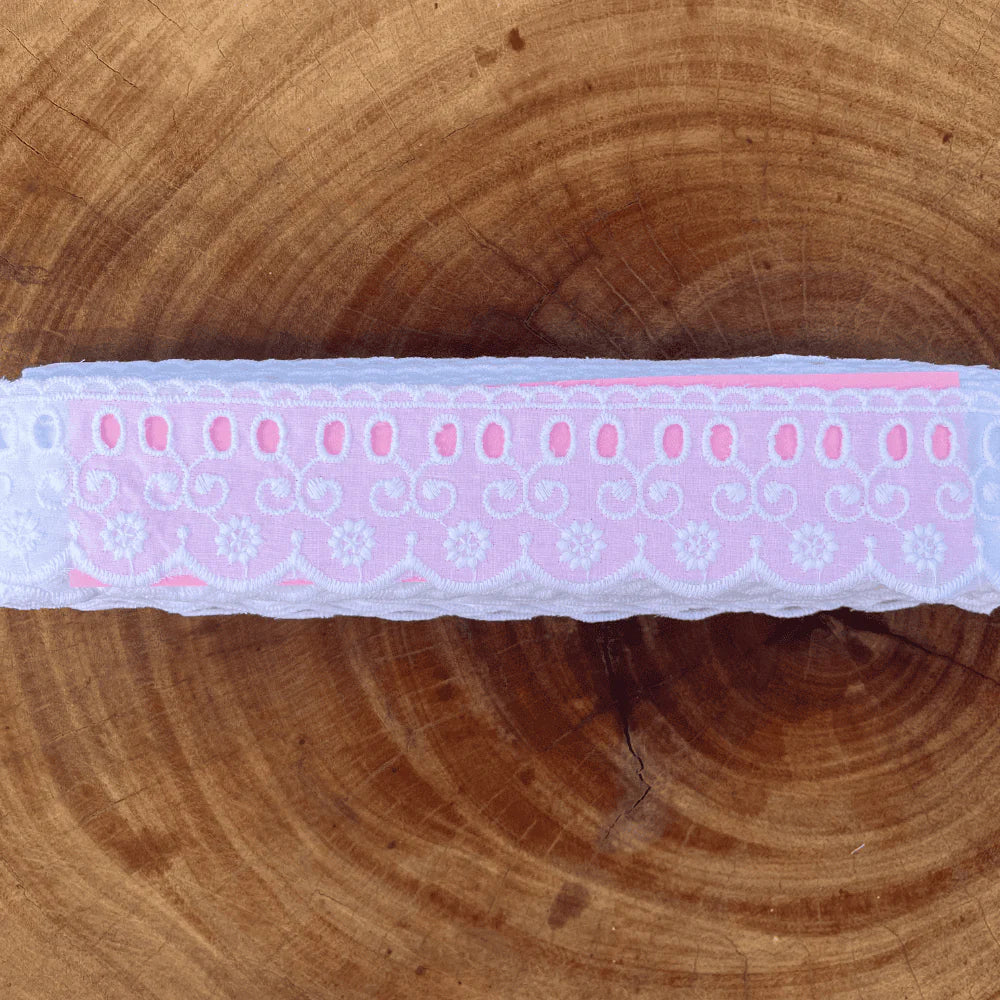 Passa fita de bordado Inglês 100% algodão Branco - Largura: 5 centímetros - 13,7 Metros