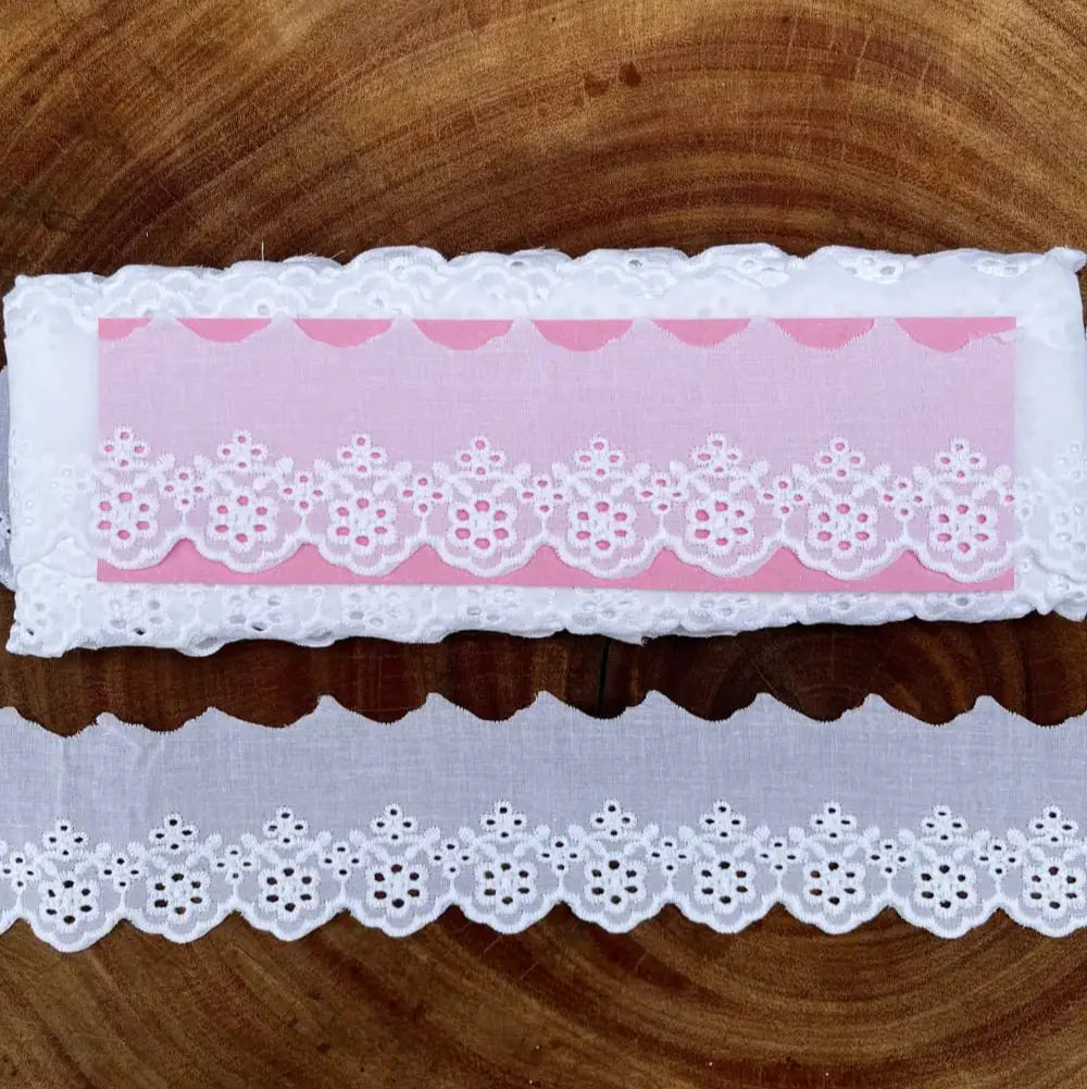 Bordado Inglês 100% algodão Branco - Largura: 5,4 centímetros - 13,7 Metros