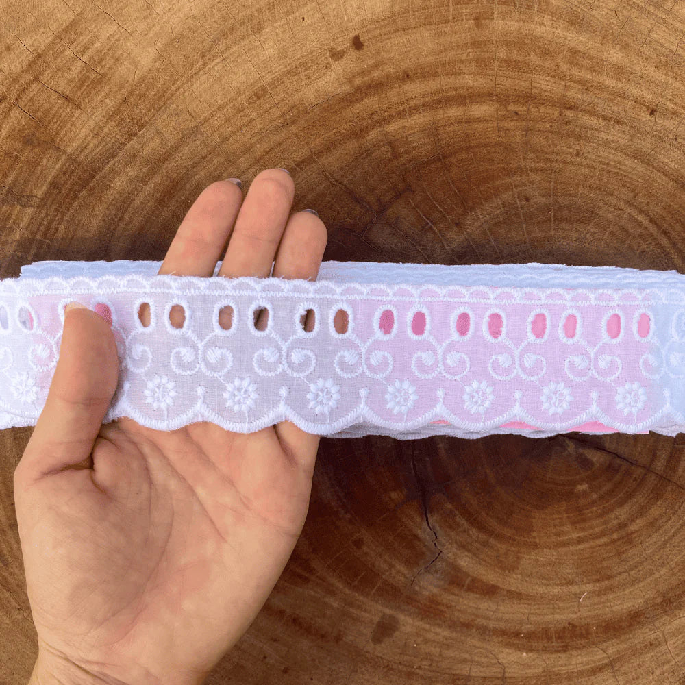 Passa fita de bordado Inglês 100% algodão Branco - Largura: 5 centímetros - 13,7 Metros