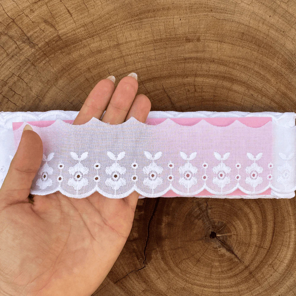 Bordado Inglês 100% algodão Branco - Largura: 5,1 centímetros - 13,7 Metros