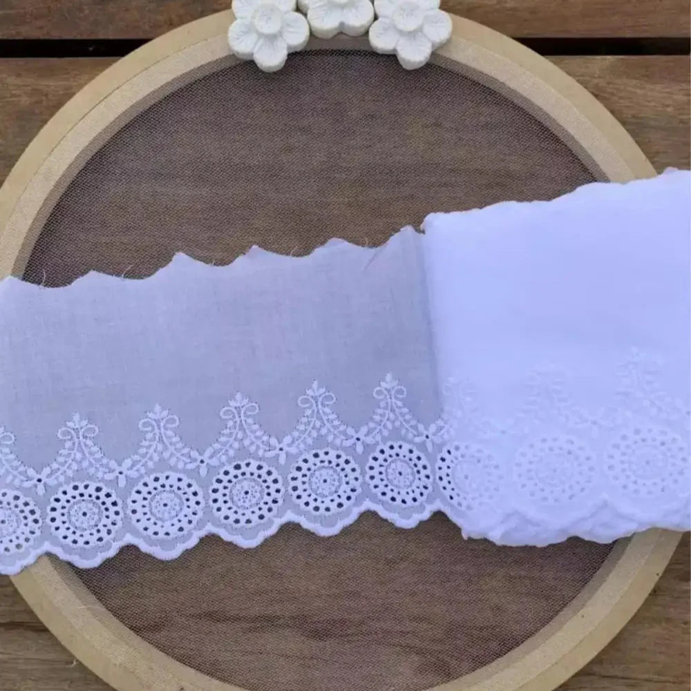 Bordado Inglês 100% algodão Branco - Largura: 9,5 centímetros - 13,7 Metros