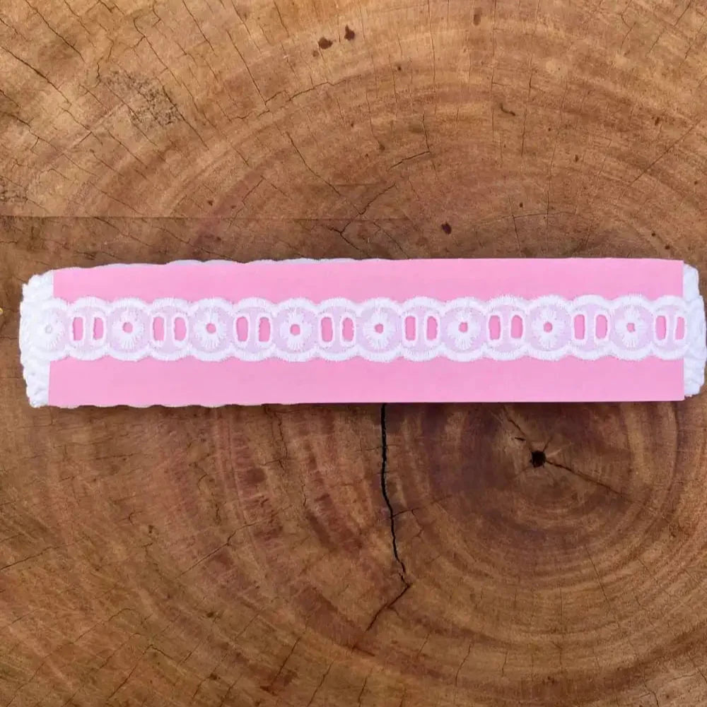 Passa fita de Bordado Inglês 100% algodão Branco - Largura: 2 centímetros - 13,7 Metros