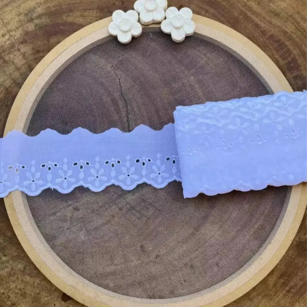 Bordado Inglês 100% algodão Branco - Largura: 5 centímetros - 10 Metros