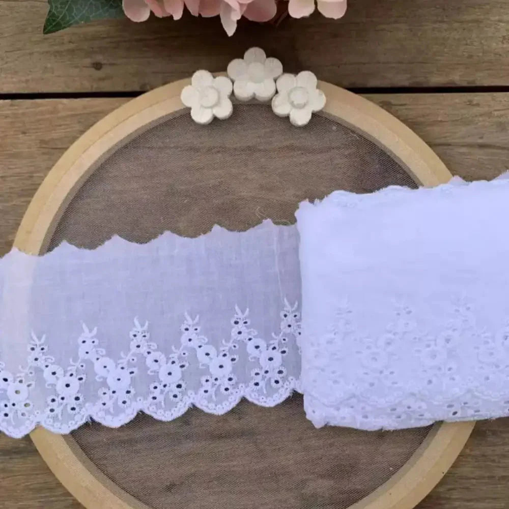 Bordado Inglês 100% algodão Branco - Largura: 10 centímetros - 13,7 Metros